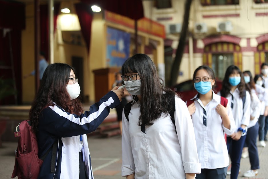 Học sinh Trường THPT Trần Phú, Hà Nội trong ngày đầu quay lại trường học sau đợt giãn cách vì dịch Covid-19. Ảnh: Thế Đại